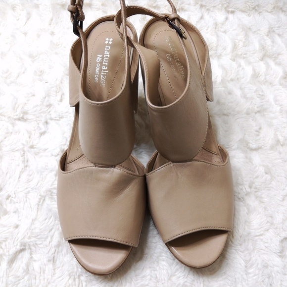 Nude Leather Strappy Open Toe Naturalizer Heels - Picture 4 of 7